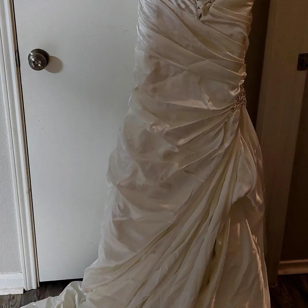 WEDDING DRESS SOTTERO & MIDGLEY. sz 0, $600 GLENN HEIGHTS TX PPU OR SHIPPING - Picture 5 of 13